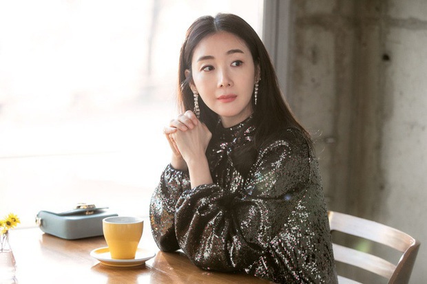 Phim rating kỷ lục giúp dàn sao đổi đời sau 24 năm: Bae Yong Joon, Choi Ji Woo hóa ông hoàng bà chúa, Song Hye Kyo chưa thị phi bằng Á hậu - Ảnh 24.