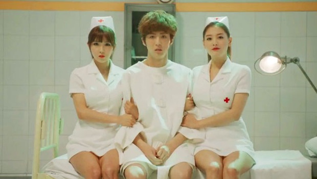 Jennie bị chỉ trích vì tình dục hóa y tá nhưng trước đó, cả loạt sao Kbiz từng diện kiểu đồ này mà còn táo bạo hơn nhiều - Ảnh 8.