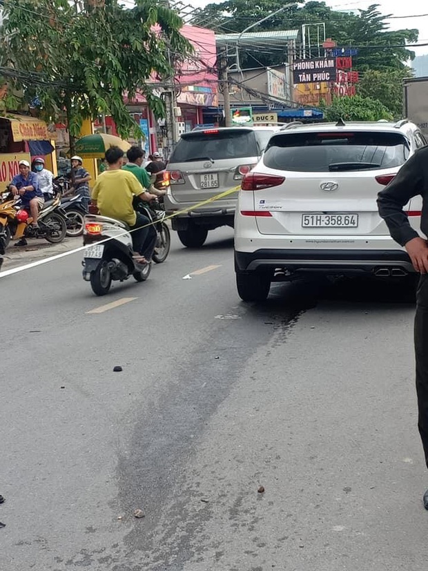 Bình Dương: Tài xế GrabBike và thanh niên tử vong sau khi tông trực diện vào một ô tô  - Ảnh 4.
