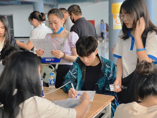 Cực phẩm mùa nhập học 2020: Dàn tân sinh viên gây náo loạn với nhan sắc đỉnh cao, thần thái ngời ngời - Ảnh 13.