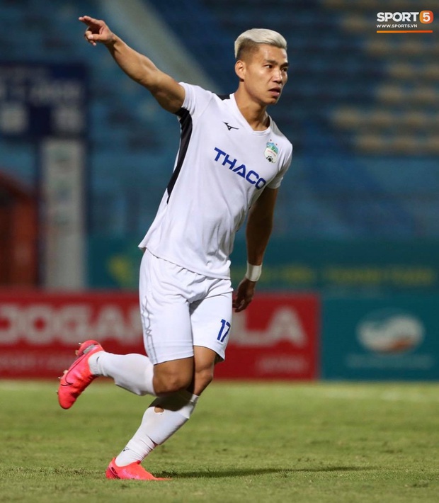 Hải Quế kéo áo trêu Xuân Trường, ít phút sau bị Trường híp sút thẳng vào mặt - Ảnh 9.