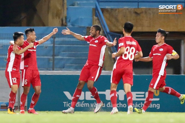 Hải Quế kéo áo trêu Xuân Trường, ít phút sau bị Trường híp sút thẳng vào mặt - Ảnh 6.