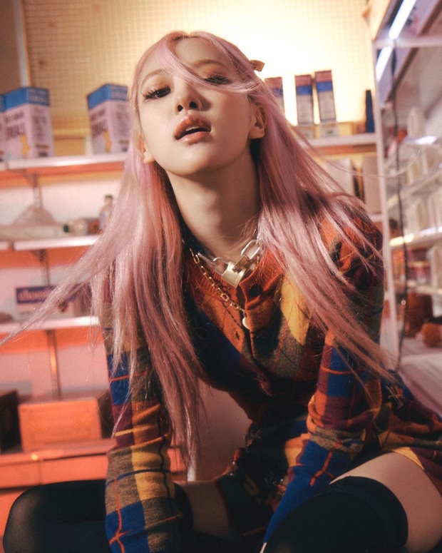 Rosé (BLACKPINK) gây náo loạn vì ảnh mới khoe visual bùng nổ, ai dè còn công khai hình và tag hẳn thái tử Naver sau tin hẹn hò - Ảnh 3.