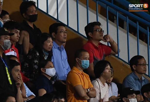 Hải Quế kéo áo trêu Xuân Trường, ít phút sau bị Trường híp sút thẳng vào mặt - Ảnh 8.