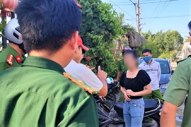 Truy nã thiếu nữ 23 tuổi liên quan vụ đưa 21 người Trung Quốc nhập cảnh trái phép vào Việt Nam - Ảnh 2. Truy nã thiếu nữ 23 tuổi liên quan vụ đưa 21 người Trung Quốc nhập cảnh trái phép vào Việt Nam - Ảnh 2.