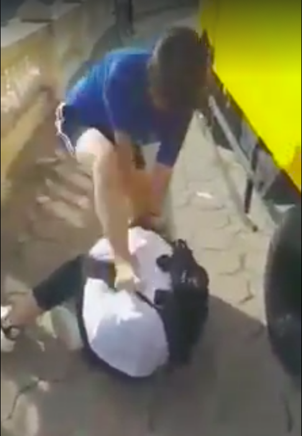 Hiệu trưởng trường nữ sinh lớp 8 bị chặn đường đánh nhập viện vì “ngứa mắt”: “Sự việc xảy ra bên ngoài trường, hiện công an đang làm việc” - Ảnh 2.