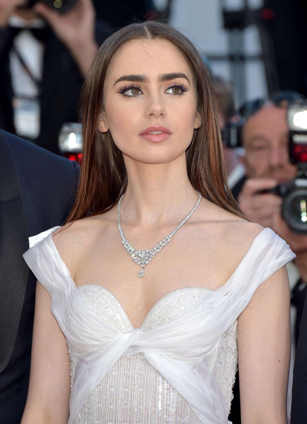 Dân tình phát sốt vì bộ ảnh PTS Bạch Tuyết Lily Collins đẹp như nữ thần, kéo xuống xem ảnh gốc còn choáng hơn - Ảnh 10.