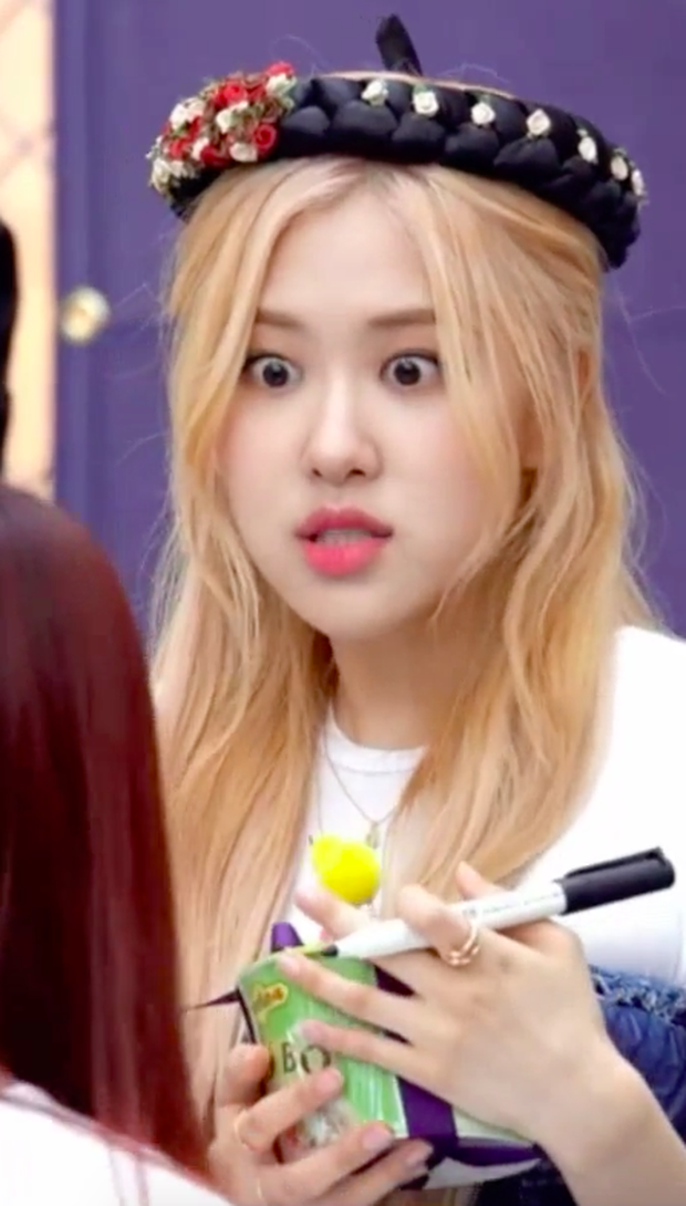 Hé lộ phản ứng của Rosé khi được fan Việt trao tận tay phở ăn liền từ 1 năm trước, bảo sao “chết mê chết mệt” với món ăn này - Ảnh 3.