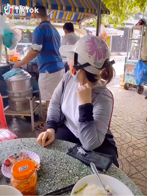 Vào quán yêu cầu “lấy cho chị dĩa cơm ít thôi nha”, người phụ nữ bị chủ tiệm “khịa” cho một vố cười ra nước mắt! - Ảnh 2.