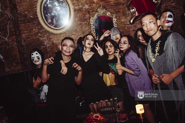Tạ Hiện sáng nhất Hà Nội đêm Halloween: giới trẻ quẩy banh nóc tại club lớn nhất Thủ đô, 12h đêm vẫn rộn rã - Ảnh 3. Tạ Hiện sáng nhất Hà Nội đêm Halloween: giới trẻ quẩy banh nóc tại club lớn nhất Thủ đô, 12h đêm vẫn rộn rã - Ảnh 3.
