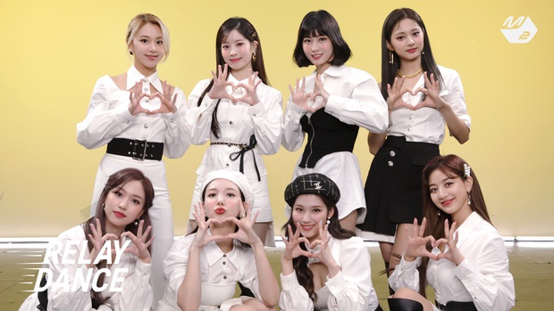 Fan cuối cùng cũng đợi được đến ngày để... khen stylist TWICE: Trang phục sang - xịn - mịn, nâng tầm visual gấp bội - Ảnh 3. Fan cuối cùng cũng đợi được đến ngày để... khen stylist TWICE: Trang phục sang - xịn - mịn, nâng tầm visual gấp bội - Ảnh 3.