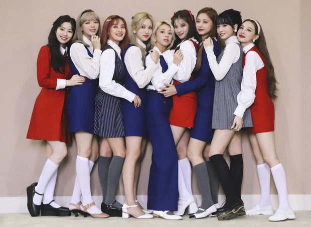 Fan cuối cùng cũng đợi được đến ngày để... khen stylist TWICE: Trang phục sang - xịn - mịn, nâng tầm visual gấp bội - Ảnh 5. Fan cuối cùng cũng đợi được đến ngày để... khen stylist TWICE: Trang phục sang - xịn - mịn, nâng tầm visual gấp bội - Ảnh 5.