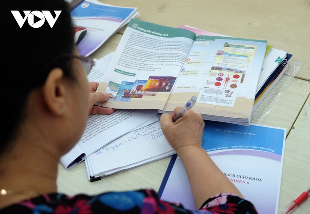  Bộ GD-ĐT đề nghị Hội đồng thẩm định xem xét kỹ ngữ liệu, ngôn ngữ Sách giáo khoa lớp 6 mới  - Ảnh 1.