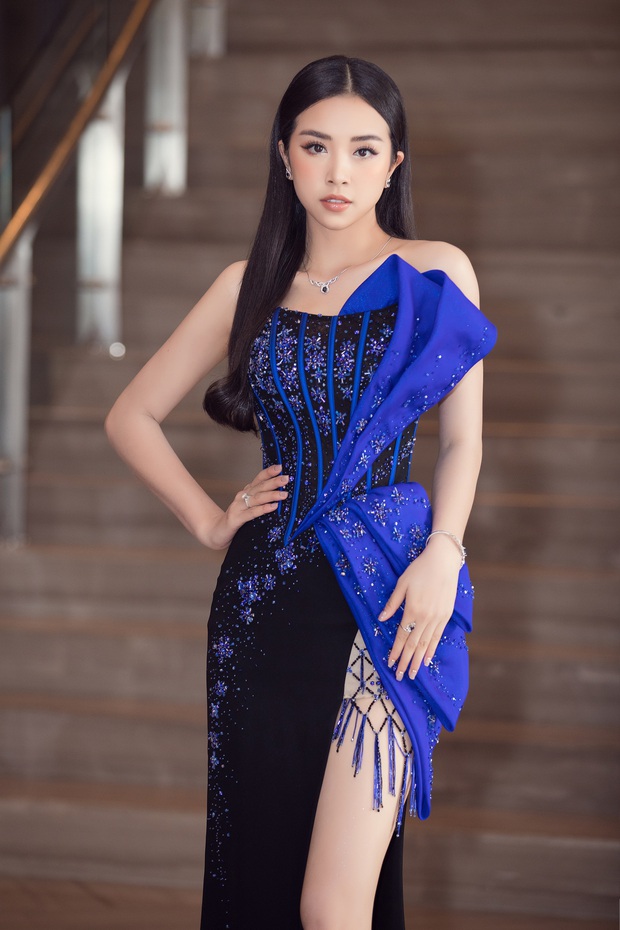 Họp báo Chung kết HHVN 2020: Tiểu Vy đội vương miện, Hoa hậu song Linh sexy đọ sắc bên Thuỵ Vân và quân đoàn Hoa, Á hậu - Ảnh 11. Họp báo Chung kết HHVN 2020: Tiểu Vy đội vương miện, Hoa hậu song Linh sexy đọ sắc bên Thuỵ Vân và quân đoàn Hoa, Á hậu - Ảnh 11.