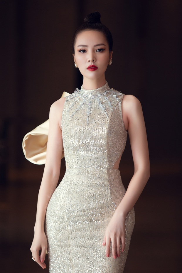 Họp báo Chung kết HHVN 2020: Tiểu Vy đội vương miện, Hoa hậu song Linh sexy đọ sắc bên Thuỵ Vân và quân đoàn Hoa, Á hậu - Ảnh 7. Họp báo Chung kết HHVN 2020: Tiểu Vy đội vương miện, Hoa hậu song Linh sexy đọ sắc bên Thuỵ Vân và quân đoàn Hoa, Á hậu - Ảnh 7.