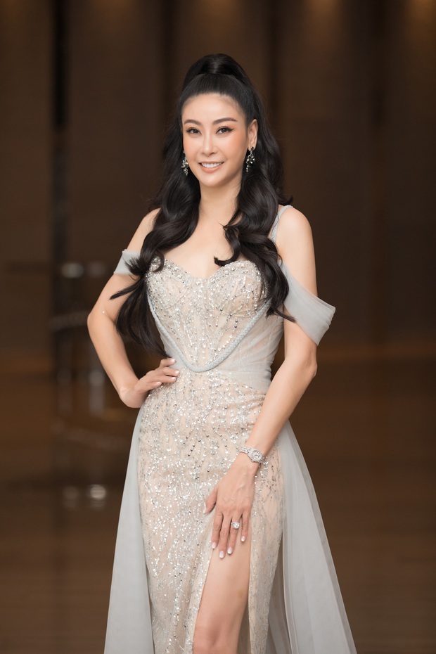 Họp báo Chung kết HHVN 2020: Tiểu Vy đội vương miện, Hoa hậu song Linh sexy đọ sắc bên Thuỵ Vân và quân đoàn Hoa, Á hậu - Ảnh 8. Họp báo Chung kết HHVN 2020: Tiểu Vy đội vương miện, Hoa hậu song Linh sexy đọ sắc bên Thuỵ Vân và quân đoàn Hoa, Á hậu - Ảnh 8.