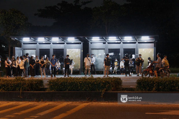 Nightlife trong Làng ĐH Quốc gia: Tưởng đìu hiu hóa ra nhộn nhịp không ngờ, từ quán xập xình đến chỗ chill chill gì cũng có - Ảnh 4.