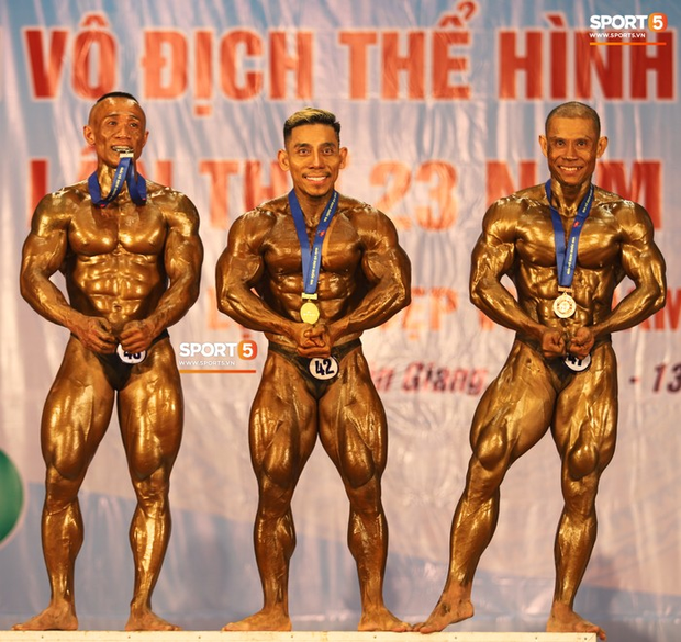 Trình diễn vô cùng ấn tượng trên nền nhạc Bigcityboi, huyền thoại Phạm Văn Mách xuất sắc giành HCV 60kg vô địch quốc gia - Ảnh 3.