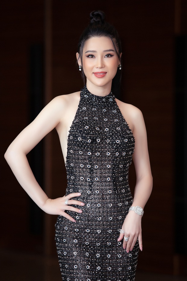 Họp báo Chung kết HHVN 2020: Tiểu Vy đội vương miện, Hoa hậu song Linh sexy đọ sắc bên Thuỵ Vân và quân đoàn Hoa, Á hậu - Ảnh 15. Họp báo Chung kết HHVN 2020: Tiểu Vy đội vương miện, Hoa hậu song Linh sexy đọ sắc bên Thuỵ Vân và quân đoàn Hoa, Á hậu - Ảnh 15.