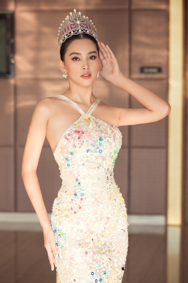 Họp báo Chung kết HHVN 2020: Tiểu Vy đội vương miện, Hoa hậu song Linh sexy đọ sắc bên Thuỵ Vân và quân đoàn Hoa, Á hậu - Ảnh 2. Họp báo Chung kết HHVN 2020: Tiểu Vy đội vương miện, Hoa hậu song Linh sexy đọ sắc bên Thuỵ Vân và quân đoàn Hoa, Á hậu - Ảnh 2.