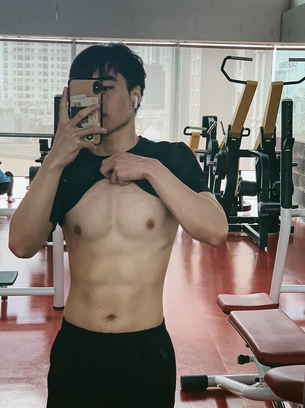 Vlogger Tun Phạm khoe ảnh thời cấp 1 gây sốc, hành trình từ nam sinh nặng 80kg đến hotboy body 6 múi cực phẩm - Ảnh 6.