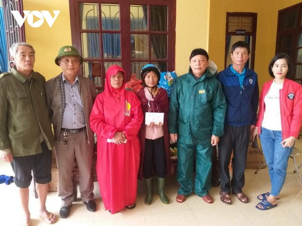 Chủ tịch xã ở Quảng Bình qua đời vì nhiễm trùng sau khi cứu nạn người dân trong lũ - Ảnh 2. Chủ tịch xã ở Quảng Bình qua đời vì nhiễm trùng sau khi cứu nạn người dân trong lũ - Ảnh 2.