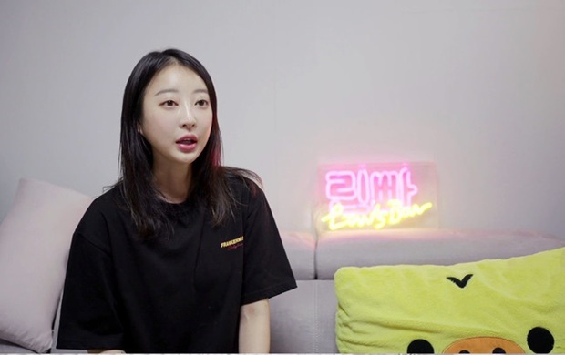 Dân tình ngỡ ngàng vì nữ idol nhóm nhạc nữ đình đám EXID phải đi làm phục vụ nhà hàng, trồng rau - Ảnh 2. Dân tình ngỡ ngàng vì nữ idol nhóm nhạc nữ đình đám EXID phải đi làm phục vụ nhà hàng, trồng rau - Ảnh 2.