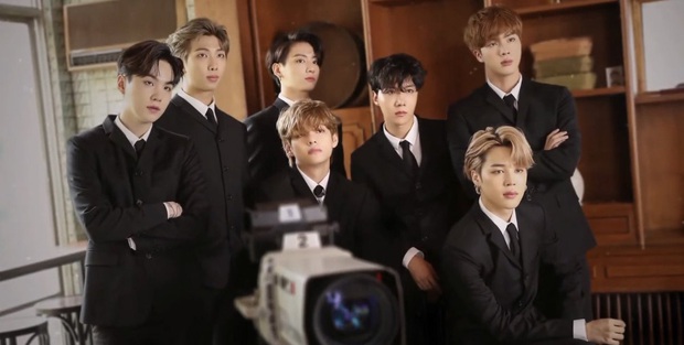 BTS lên hẳn tạp chí Mỹ tiết lộ bí mật về gia thế: Jin chia sẻ về gia đình tài phiệt, V từ nhà làm nông vươn tầm với giấc mơ cháy bỏng - Ảnh 10. BTS lên hẳn tạp chí Mỹ tiết lộ bí mật về gia thế: Jin chia sẻ về gia đình tài phiệt, V từ nhà làm nông vươn tầm với giấc mơ cháy bỏng - Ảnh 10.