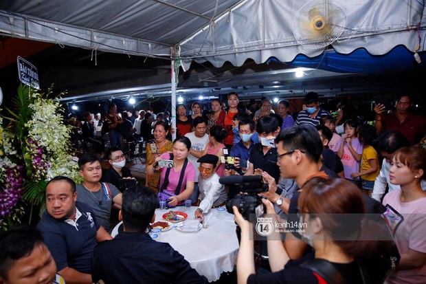 Đám tang nghệ sĩ Ánh Hoa: Hiếu Hiền bật khóc, Lan Ngọc và dàn sao Việt lặng người trước linh cữu của đồng nghiệp - Ảnh 10.