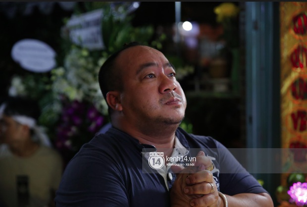 Đám tang nghệ sĩ Ánh Hoa: Hiếu Hiền bật khóc, Lan Ngọc và dàn sao Việt lặng người trước linh cữu của đồng nghiệp - Ảnh 3.