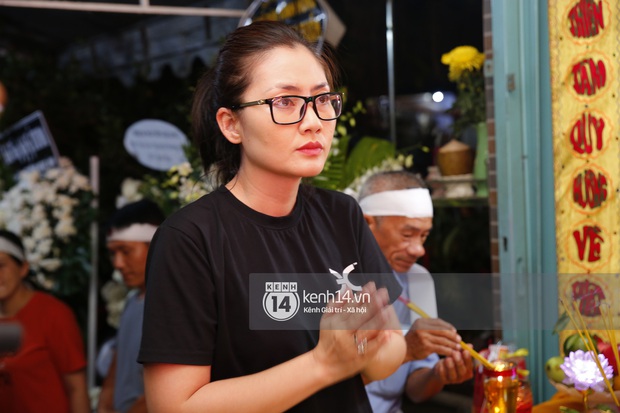 Đám tang nghệ sĩ Ánh Hoa: Hiếu Hiền bật khóc, Lan Ngọc và dàn sao Việt lặng người trước linh cữu của đồng nghiệp - Ảnh 7.