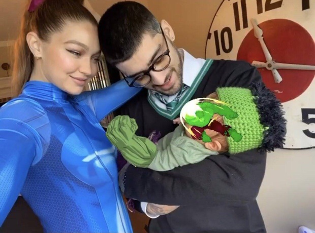 Cặp đôi số 1 Hollywood Gigi Hadid - Zayn Malik gây bão khi chia sẻ bức ảnh đầu tiên về con gái cưng trong dịp Halloween - Ảnh 2. Cặp đôi số 1 Hollywood Gigi Hadid - Zayn Malik gây bão khi chia sẻ bức ảnh đầu tiên về con gái cưng trong dịp Halloween - Ảnh 2.