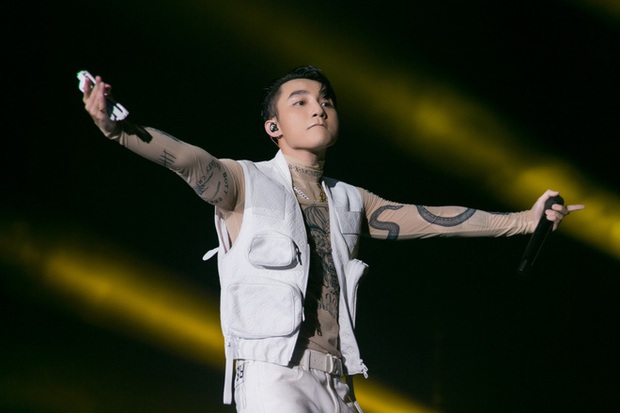 Trong full set 3 tỷ rưỡi Ricky Star mặc tại Rap Việt có chiếc áo giống Sơn Tùng M-TP, netizen mở cuộc bàn phím chiến rất xôm! - Ảnh 3.