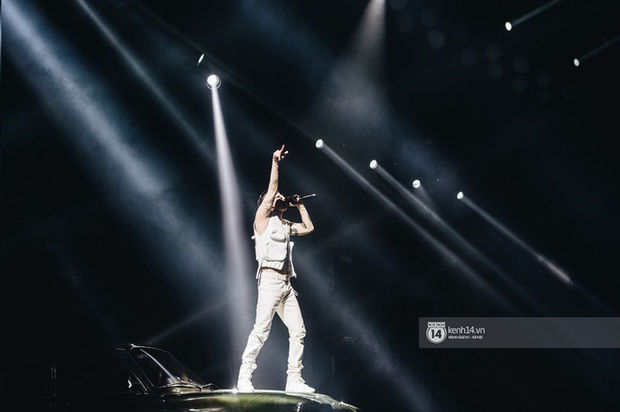 Trong full set 3 tỷ rưỡi Ricky Star mặc tại Rap Việt có chiếc áo giống Sơn Tùng M-TP, netizen mở cuộc bàn phím chiến rất xôm! - Ảnh 4.