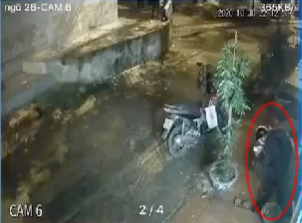 Vụ đạn lạc khiến nam sinh Đại học GTVT tử vong: Tước quân tịch Trung úy công an thử súng man hinh 2 a 16043930523401867732599