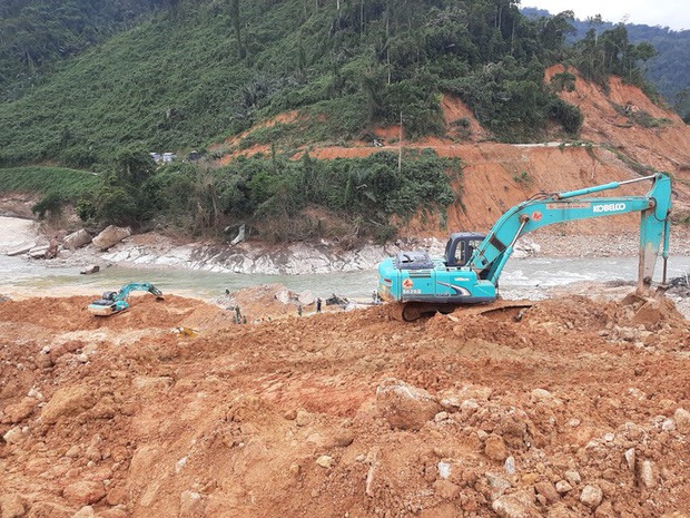 Lên phương án mới tìm kiếm 12 công nhân thủy điện Rào Trăng 3 mất tích - Ảnh 1.