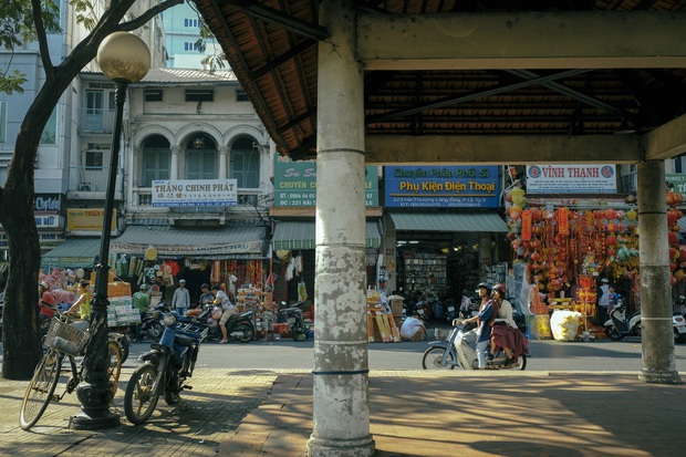 Sài Gòn Trong Cơn Mưa ăn điểm cặp đôi trái dấu hút nhau cực, nhưng kể chuyện “dùng tiền nuôi đam mê” chưa đủ thấm - Ảnh 9.