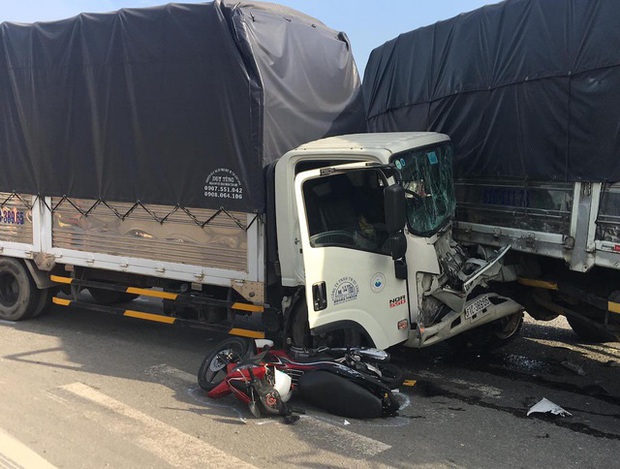 Kinh hoàng khoảnh khắc xe container tông hàng loạt phương tiện đang dừng đèn đỏ, nhiều người la hét kêu cứu thất thanh - Ảnh 2.