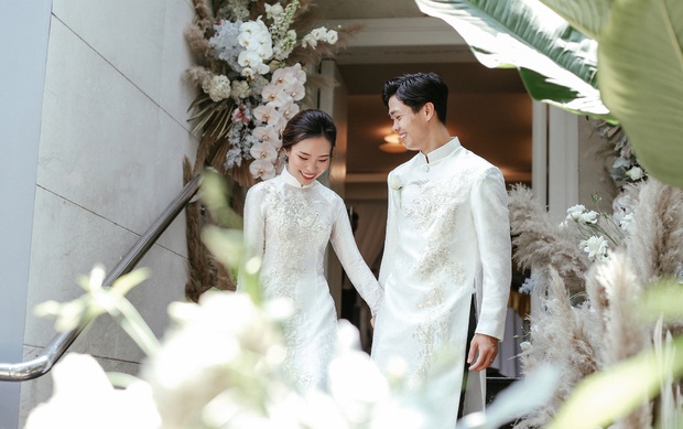2 đám cưới to nhất năm của làng bóng đá: Cùng lấy vợ tiểu thư nhưng Duy Mạnh công khai toàn tập, Công Phượng lại kín như bưng - Ảnh 13.