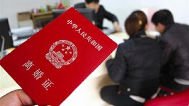 Chơi với bạn hết lòng, bạn chơi lại hết hồn: Mời bạn đến chơi nhà sau khi ly hôn giả, người phụ nữ không ngờ tự tay phá hoại gia đình mình - Ảnh 1.