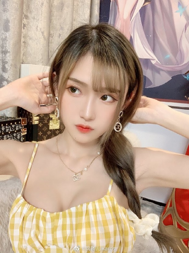 Thường xuyên bị khóa kênh vì ăn mặc quá sexy, nữ streamer tìm cách lách luật vô cùng táo bạo - Ảnh 9.