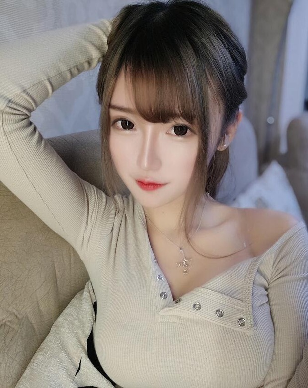 Thường xuyên bị khóa kênh vì ăn mặc quá sexy, nữ streamer tìm cách lách luật vô cùng táo bạo - Ảnh 14.