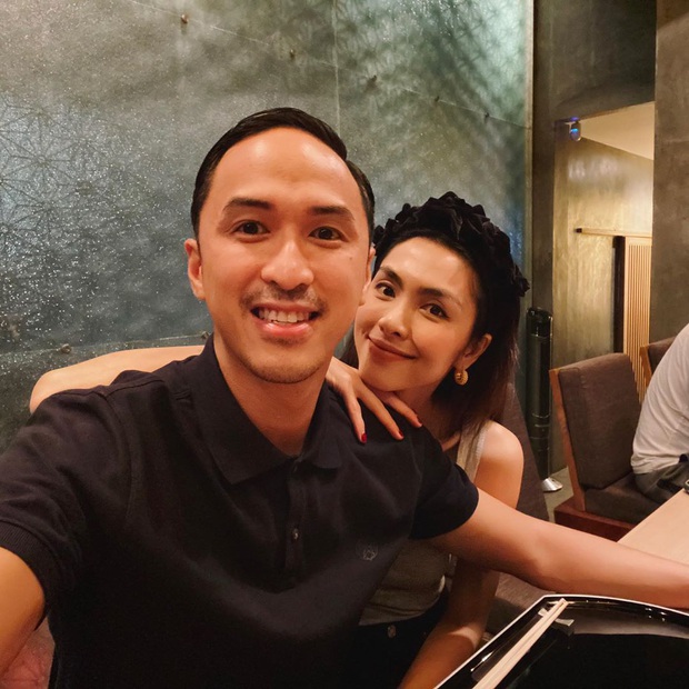 Ông xã đại gia kỷ niệm 8 năm kết hôn với Hà Tăng, tiết lộ thư tay do vợ viết và ảnh tình bể bình - Ảnh 2.