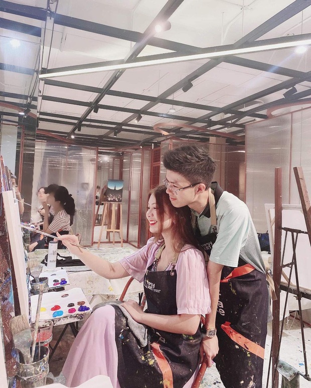 Thiếu gia Phan Hoàng đăng ảnh rõ mặt bạn gái mới sau khi bồ cũ khoe anh yêu giấu mặt - Ảnh 2.