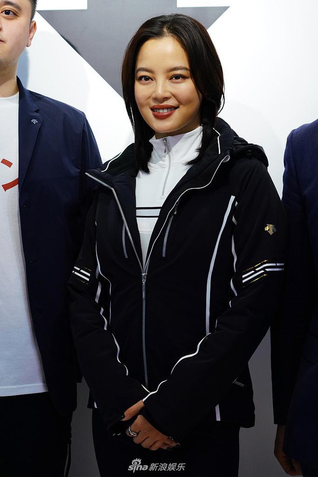 Thêm màn tăng cân gây xôn xao cả Cbiz: Gia Phi Tân Chỉ Lôi lộ mặt tròn xoe, còn đâu visual sang chảnh khiến Cnet mê mẩn - Ảnh 4. Thêm màn tăng cân gây xôn xao cả Cbiz: Gia Phi Tân Chỉ Lôi lộ mặt tròn xoe, còn đâu visual sang chảnh khiến Cnet mê mẩn - Ảnh 4.