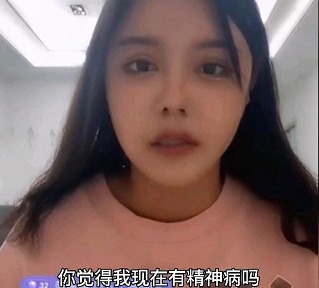 Mẫu nữ mặt nhựa từng gây sốc với hôn lễ bóc trần nhan sắc dàn hotgirl Trung Quốc bị trói chặt, đưa vào bệnh viện tâm thần? - Ảnh 2.