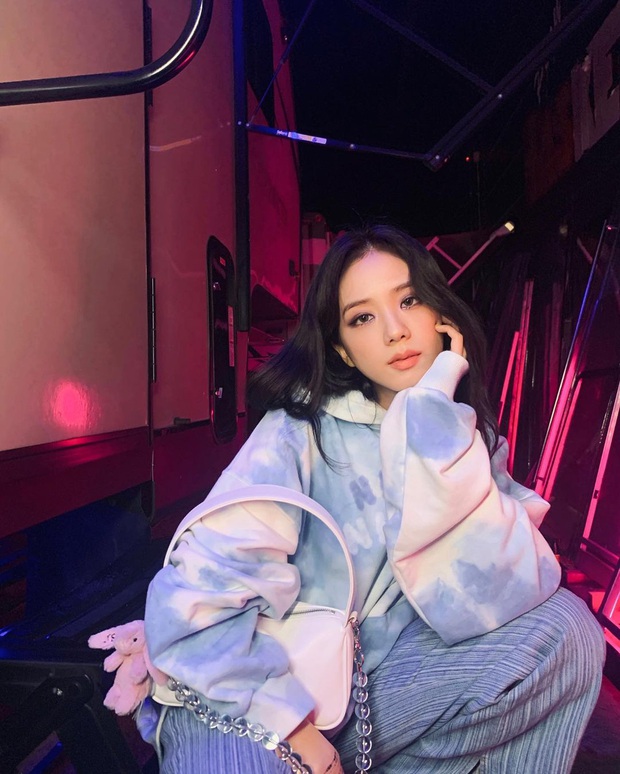 Phương Ly đụng túi liên tiếp với Jennie, Jisoo nhưng ngầu hơn là được lên Instagram của hãng - Ảnh 3.