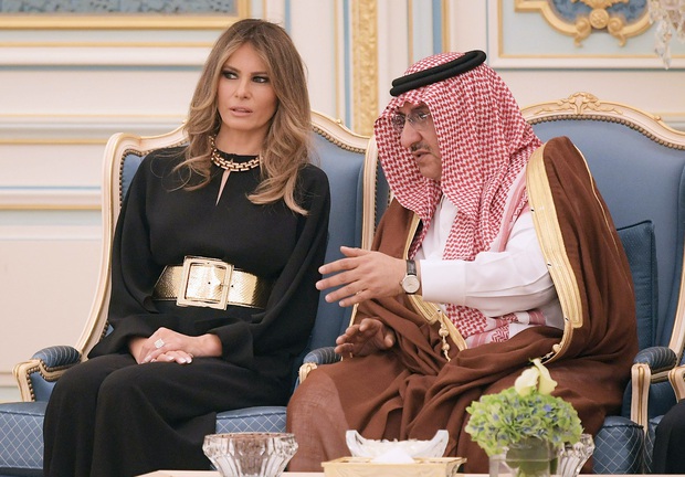Phong cách trái ngược của 2 vị phu nhân Tổng thống: Trang nhã như bà Biden và quyến rũ như bà Trump - Ảnh 13. Phong cách trái ngược của 2 vị phu nhân Tổng thống: Trang nhã như bà Biden và quyến rũ như bà Trump - Ảnh 13.