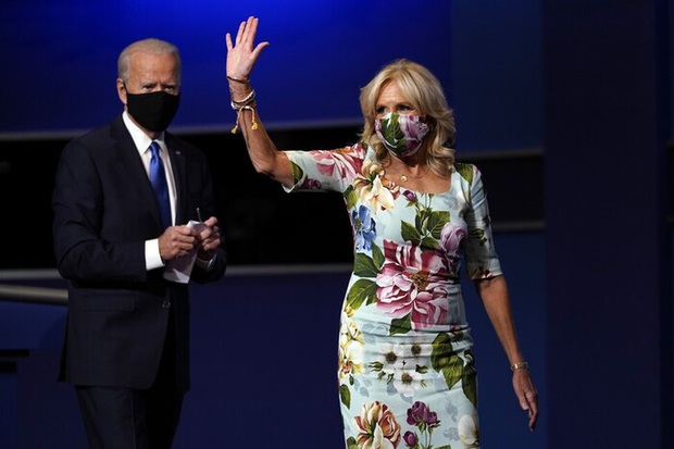 Phong cách trái ngược của 2 vị phu nhân Tổng thống: Trang nhã như bà Biden và quyến rũ như bà Trump - Ảnh 6. Phong cách trái ngược của 2 vị phu nhân Tổng thống: Trang nhã như bà Biden và quyến rũ như bà Trump - Ảnh 6.
