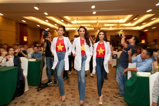 Không còn chiền may mắn, Mâu Thủy tạo dáng cực thân thiết với Hương Ly trong họp báo show thực tế mới - Ảnh 2.